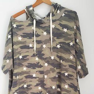 White Birch 2X Hooded Camo & Stars Cold Shoulder Tunic length Top